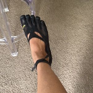 Vibram Five Fingers w/ankle ties